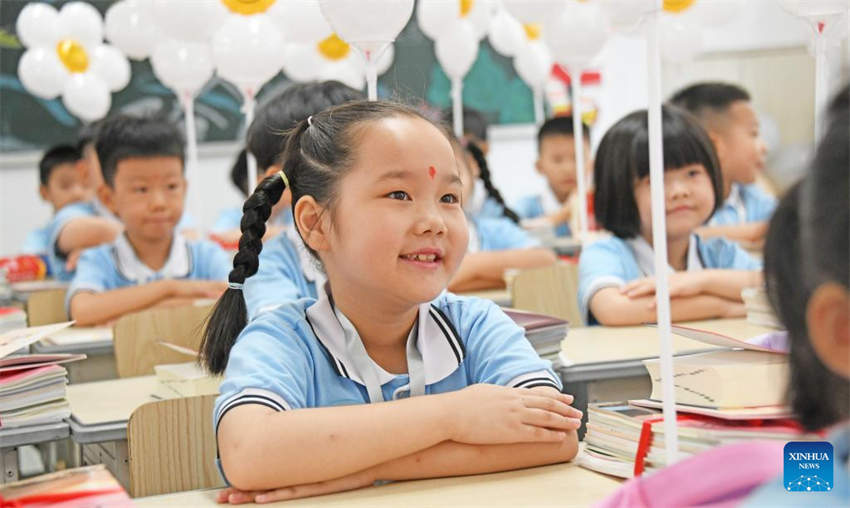 Novo semestre escolar começa em toda a China