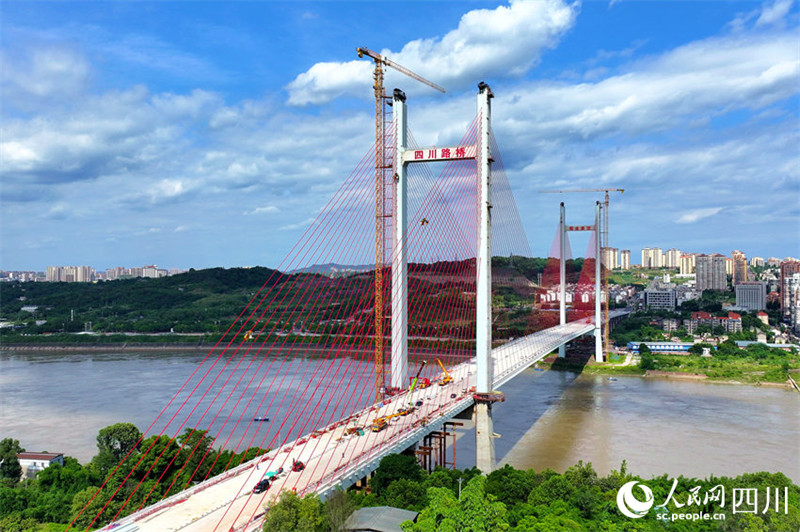 Sichuan: grande ponte Naxi sobre o rio Yangtze em construção