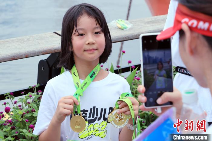 Maratona Infantil de Shanghai de 2023 inicia ao longo do rio Huangpu