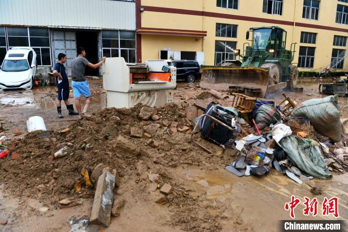 Inundações afetam gravemente áreas urbanas e rurais no leste da China devido ao tufão Haikui