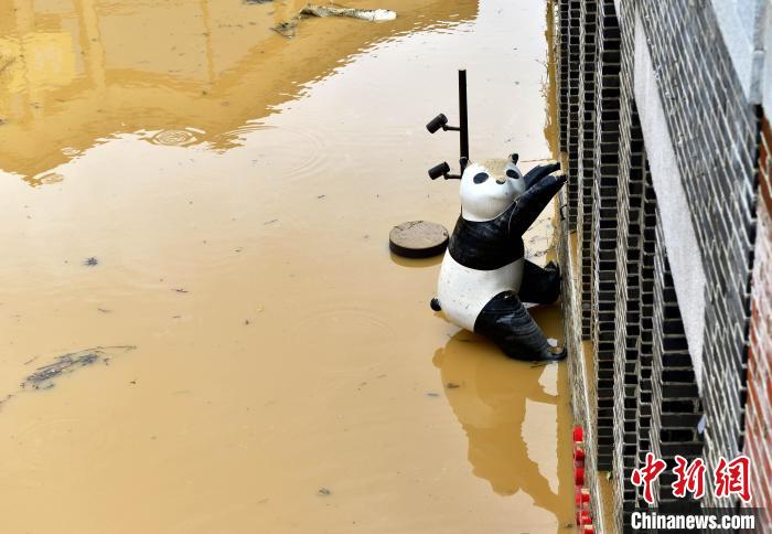 Inundações afetam gravemente áreas urbanas e rurais no leste da China devido ao tufão Haikui