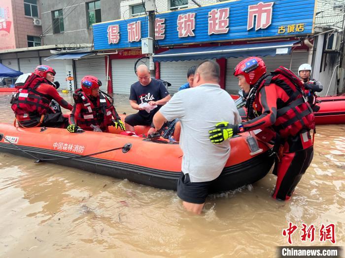 Cidade chinesa de Fuzhou evacua mais de 36 mil moradores devido ao tufão Haikui