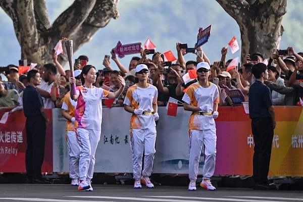 Revezamento da tocha nos Jogos Asiáticos de Hangzhou é iniciado no lago Oeste