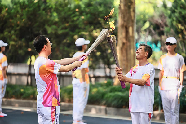 Revezamento da tocha nos Jogos Asiáticos de Hangzhou é iniciado no lago Oeste