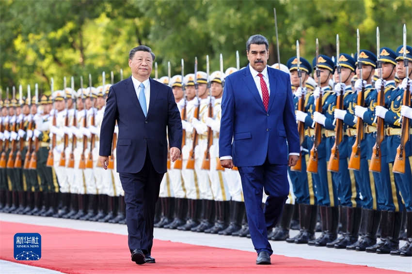 Xi Jinping realiza conversas com presidente venezuelano