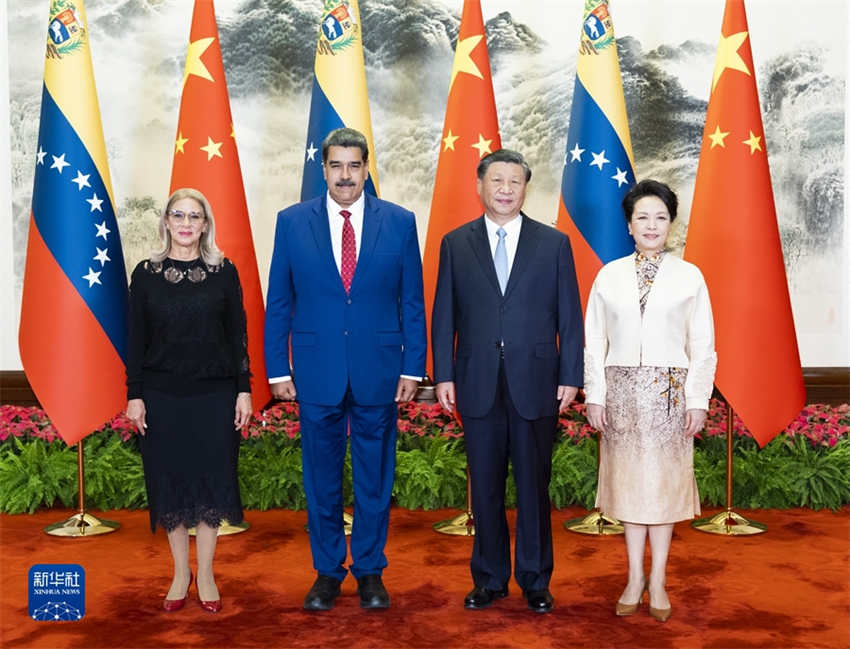 Xi Jinping realiza conversas com presidente venezuelano