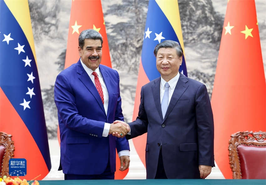 Xi Jinping realiza conversas com presidente venezuelano