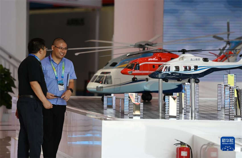 6ª Exposição de Helicópteros da China é inaugurada