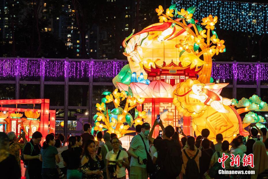 Feira de lanternas é organizada no Parque Victoria em Hong Kong