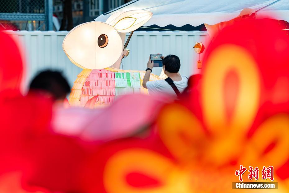 Feira de lanternas é organizada no Parque Victoria em Hong Kong