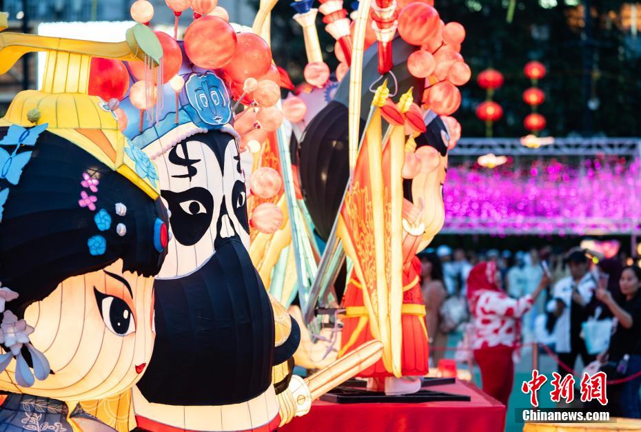 Feira de lanternas é organizada no Parque Victoria em Hong Kong