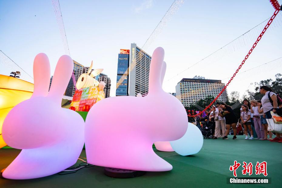 Feira de lanternas é organizada no Parque Victoria em Hong Kong