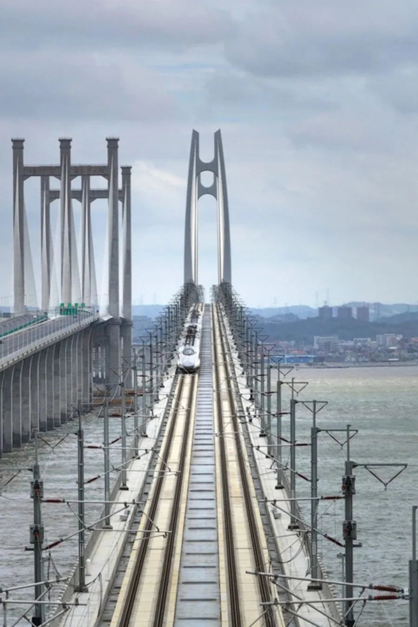 China: primeira ferrovia de alta velocidade transmarina, com velocidade de 350km/h, entra em operação