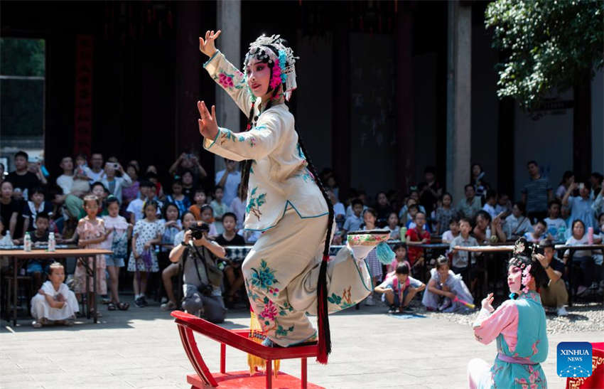 Festival do Meio Outono é celebrado em toda a China