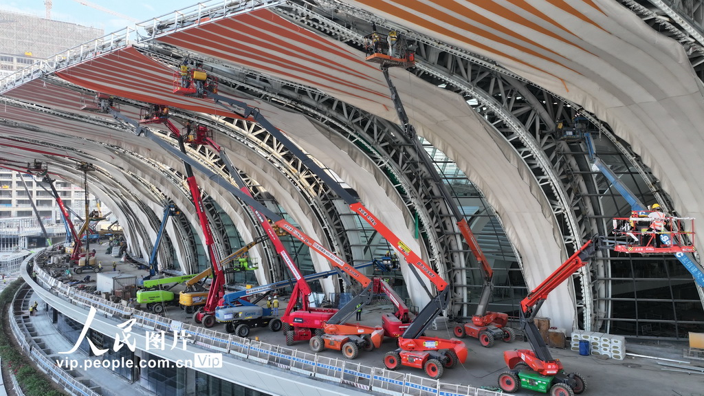 Construção da estação ferroviária Baiyun segue em andamento