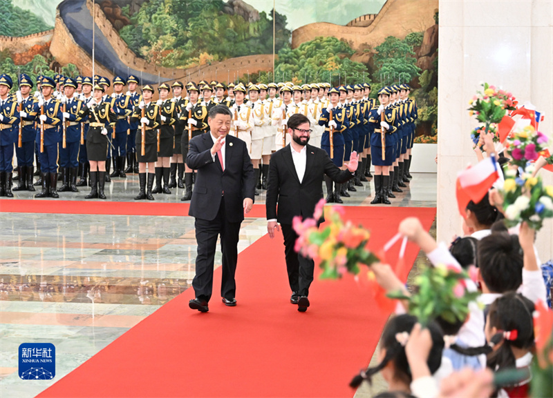 Xi Jinping mantém conversações com presidente chileno