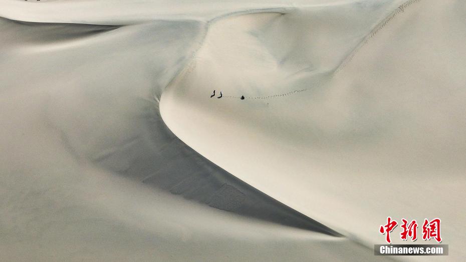 Galeria: maravilhosa vista da montanha de areia em Xinjiang.