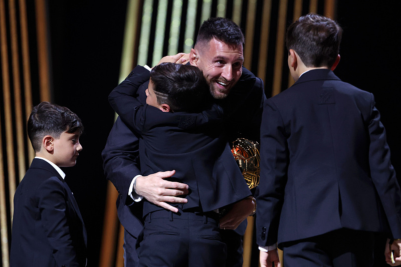 Messi vence a Bola de Ouro pela oitava vez