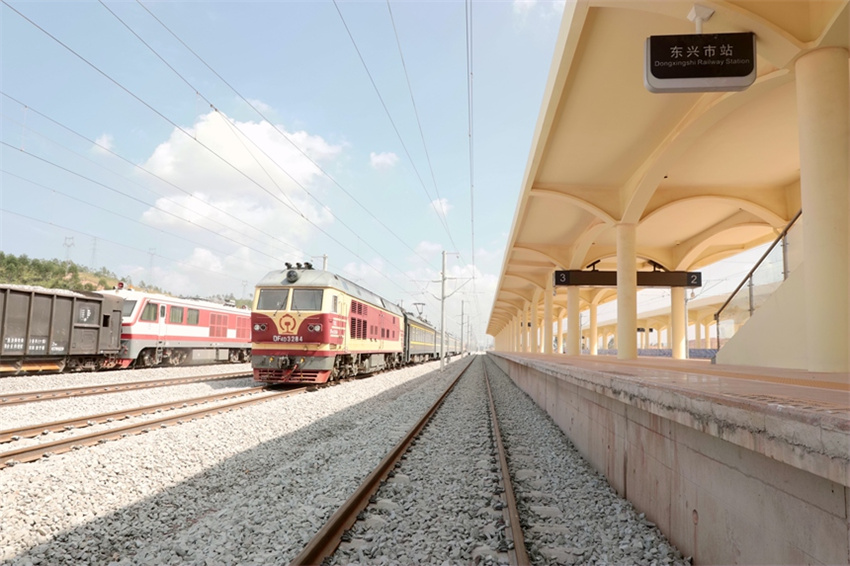 Ferrovia Fangchenggang - Dongxing iniciou operação de testes