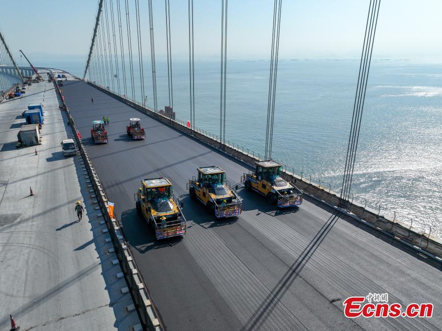 Pavimento em deck de aço foi concluído na ponte Lingdingyang, no sul da China