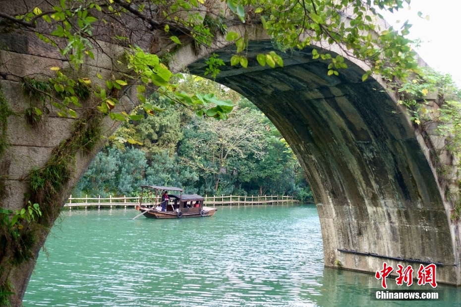 Habitantes de Wuzhen aguardam início da Conferência Mundial da Internet