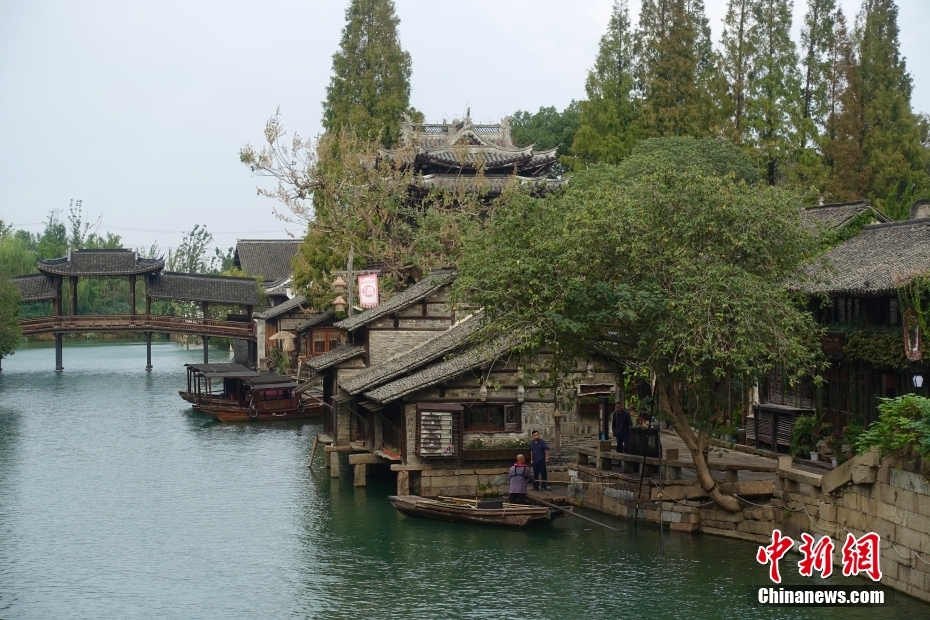 Habitantes de Wuzhen aguardam início da Conferência Mundial da Internet