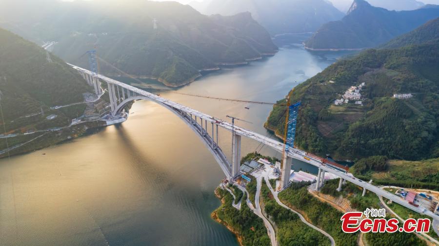 Galeria: Maior ponte em arco do mundo construída em Guangxi