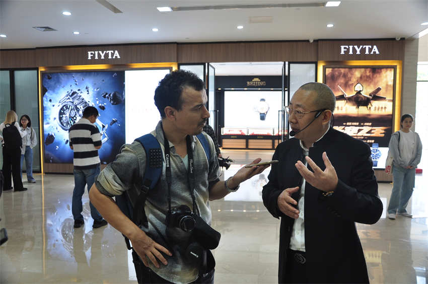 Shenzhen: imprensa nacional e estrangeira visita Centro Cultural de Relojoaria Fiyta