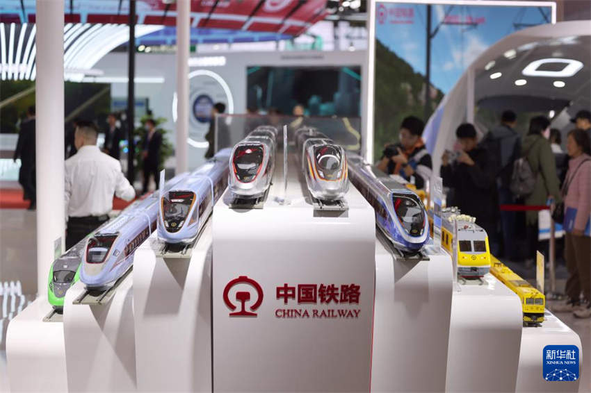 Exposição de tecnologia e equipamentos ferroviários começa em Beijing