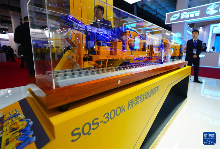 Exposição de tecnologia e equipamentos ferroviários começa em Beijing