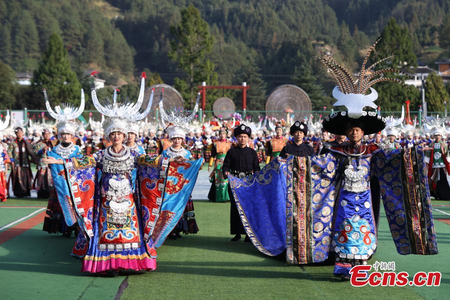 Povo da etnia Miao celebra festival de Guzang