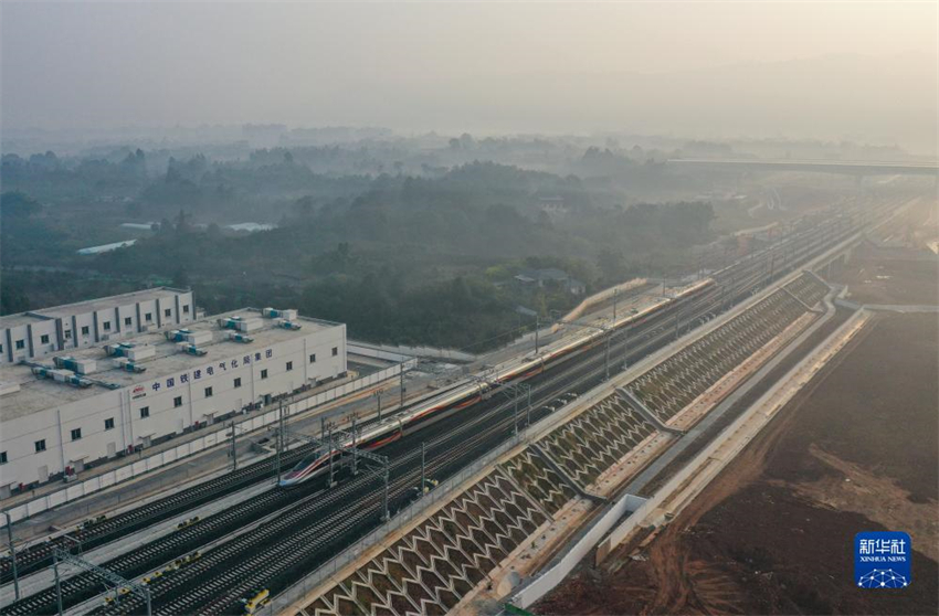 Ferrovia de alta velocidade Chengdu-Yibin entra em fase de teste operacional