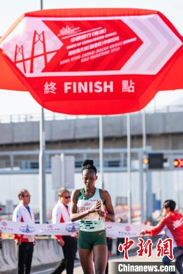 Primeira meia maratona da ponte Hong Kong-Zhuhai-Macau é realizada em Hong Kong