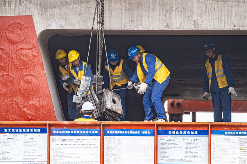 Construção da ferrovia de alta velocidade Chongqing-Kunming firma novos progressos