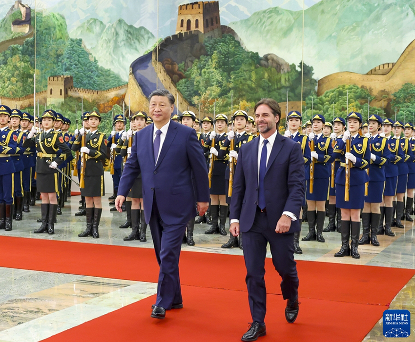 Xi Jinping e presidente uruguaio conversam e elevam laços a parceria estratégica abrangente