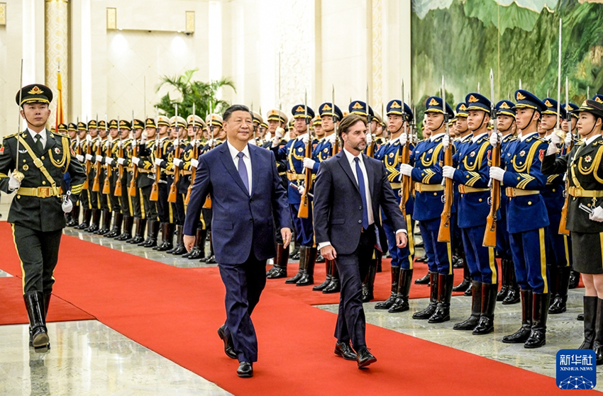 Xi Jinping e presidente uruguaio conversam e elevam laços a parceria estratégica abrangente