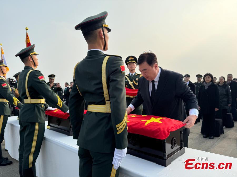 Coreia do Sul devolve 25 restos mortais de soldados chineses mortos na Guerra da Coreia