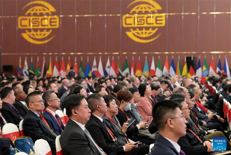 Primeira Exposição Internacional da Cadeia de Suprimentos da China começa em Beijing