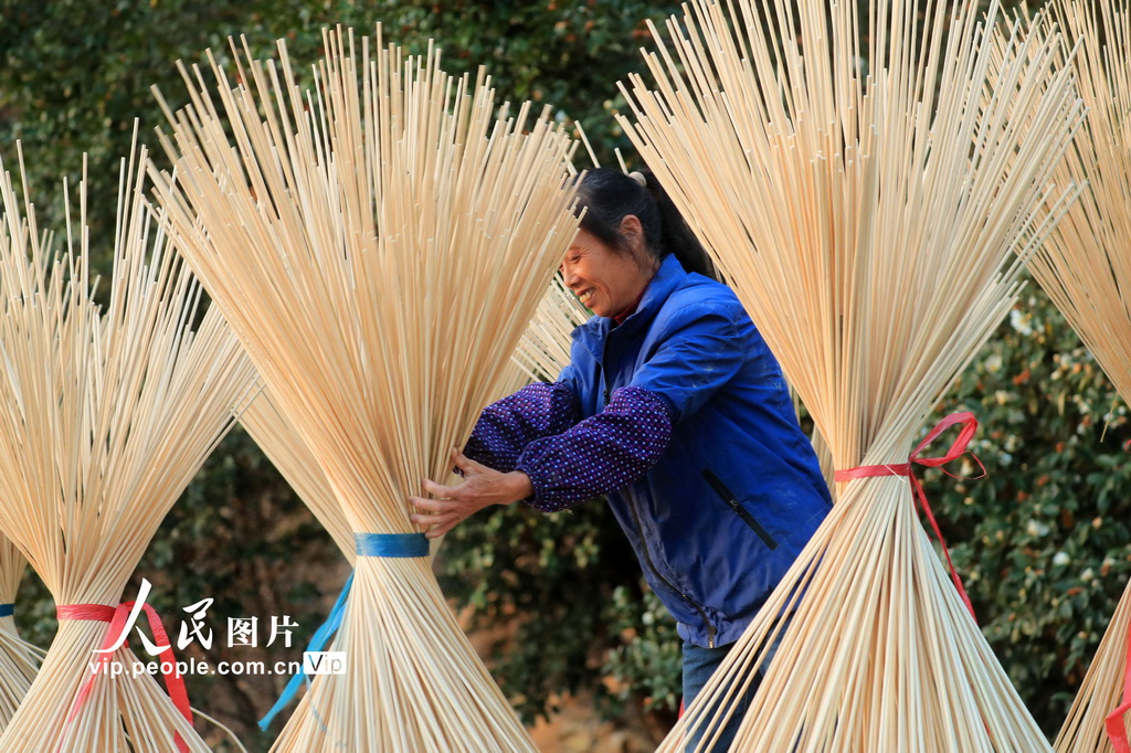 Jiangxi: indústria de processamento de bambu contribui para revitalização rural