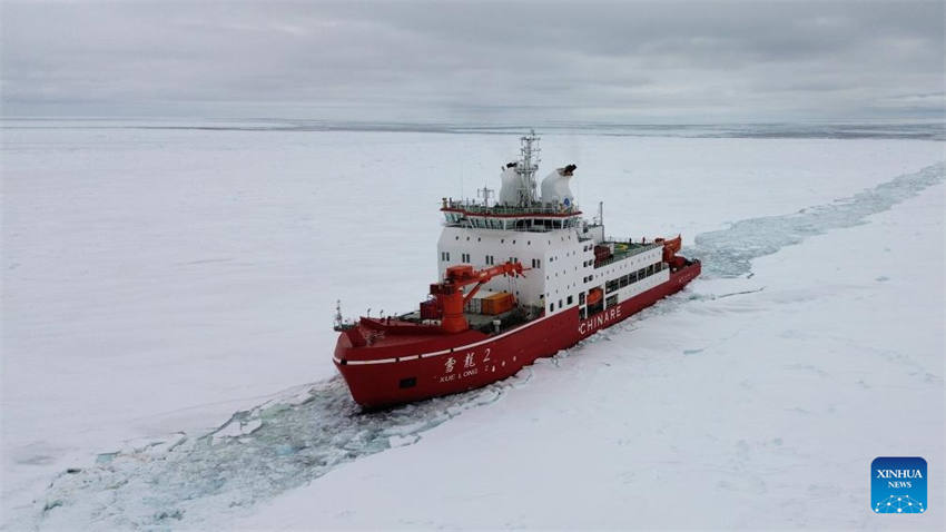 China: quebra-gelo de pesquisa científica Xuelong 2 navega no mar de Ross