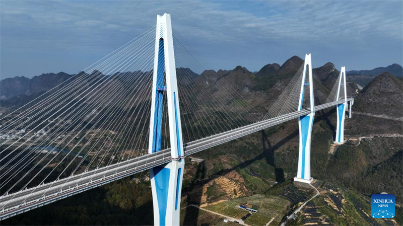 Pontes trazem crescimento econômico e atrações turísticas em Guizhou, sudoeste da China