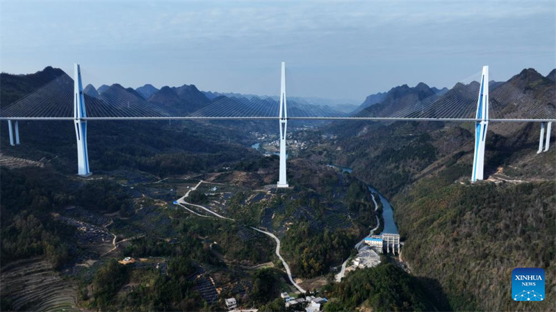 Pontes trazem crescimento econômico e atrações turísticas em Guizhou, sudoeste da China