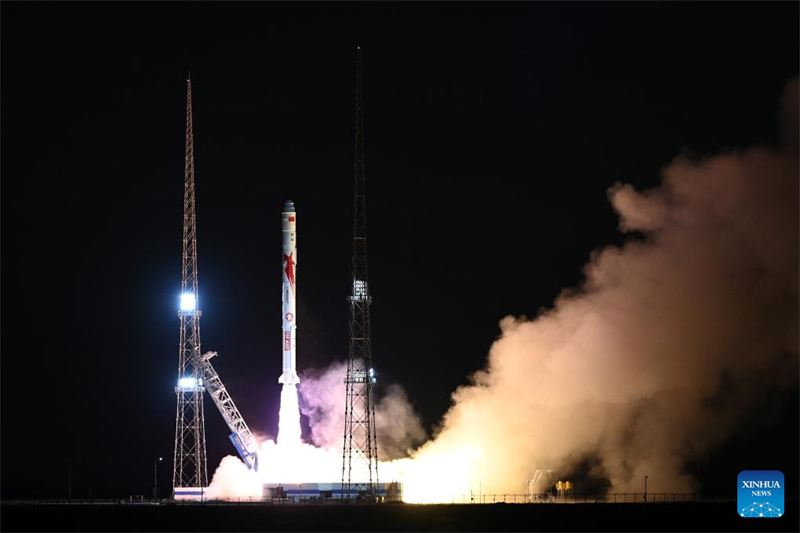 China lança foguete transportador Zhuque-2 com três satélites