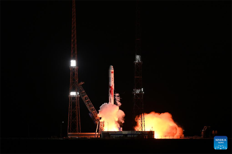 China lança foguete transportador Zhuque-2 com três satélites