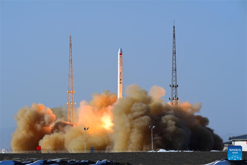 China lança foguete transportador comercial