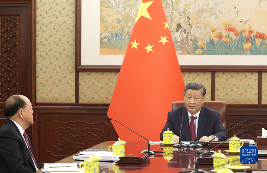 Xi Jinping ouve relatório do chefe do Executivo da RAEM