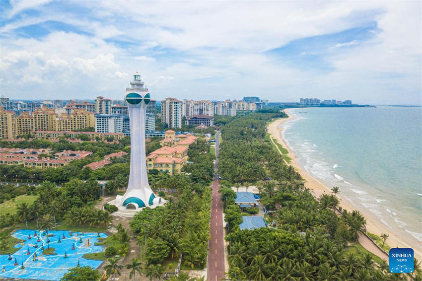 Rodovia costeira para passeios turísticos é inaugurada em Hainan