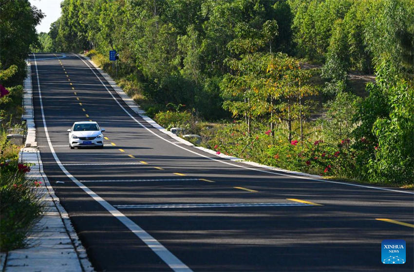 Rodovia costeira para passeios turísticos é inaugurada em Hainan