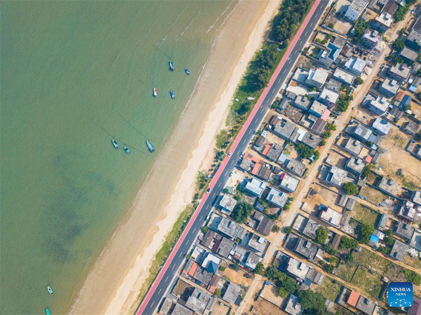 Rodovia costeira para passeios turísticos é inaugurada em Hainan