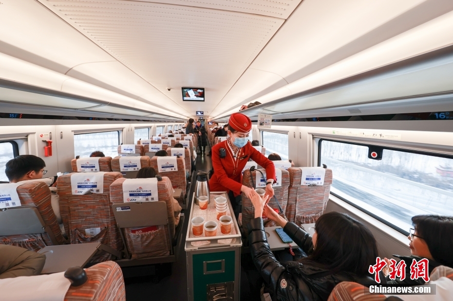 Ferrovia interurbana ligando Tianjin ao Aeroporto Interancional Daxing de Beijing entra em operação